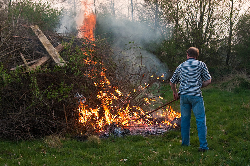 Brûler déchets verts